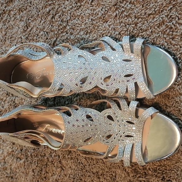 Gorgeous Womens Silver Embellished Prom Forever High Heel Shoe Sz 8 used once - Picture 2 of 8